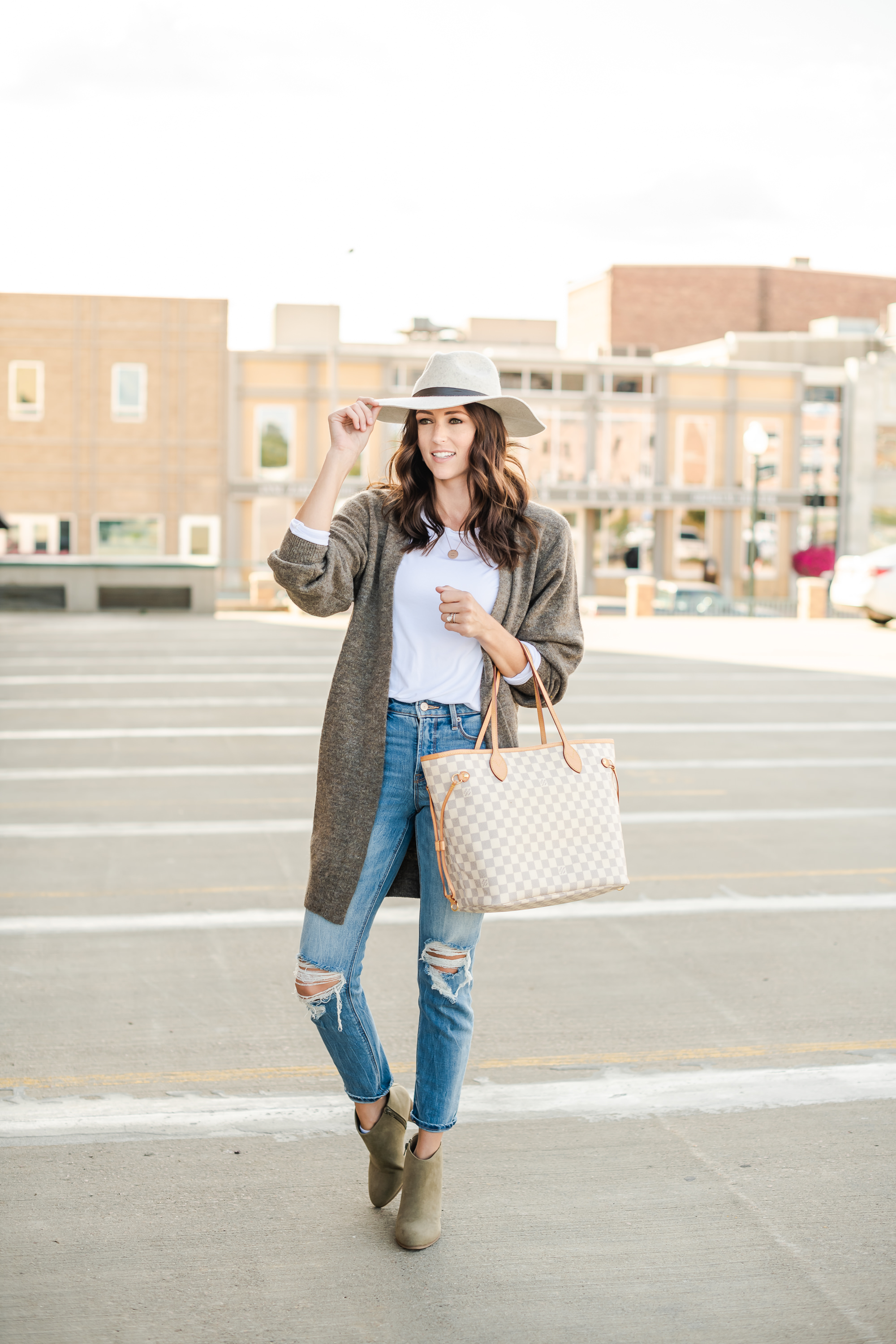 street style  Casual fashion, Cute casual outfits, Neverfull outfit